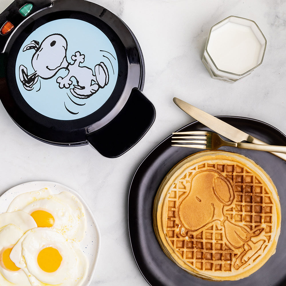 Peanuts Snoopy Character Waffle Iron Peanuts Snoopy And Charlie Brown  Waffle Maker - Red Non-Stick Waffle Iron For Fun Character Waffles Peanuts  Character Waffle Charlie Brown & Snoopy Waffle Maker