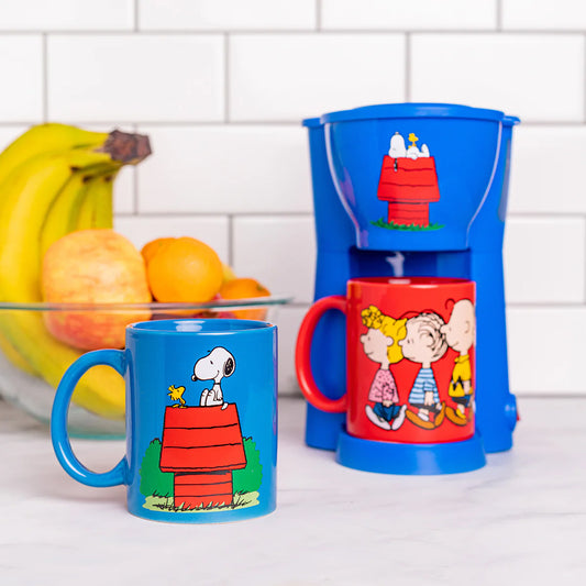 Peanuts Single Cup Coffee Maker Gift Set with 2 Mugs-2
