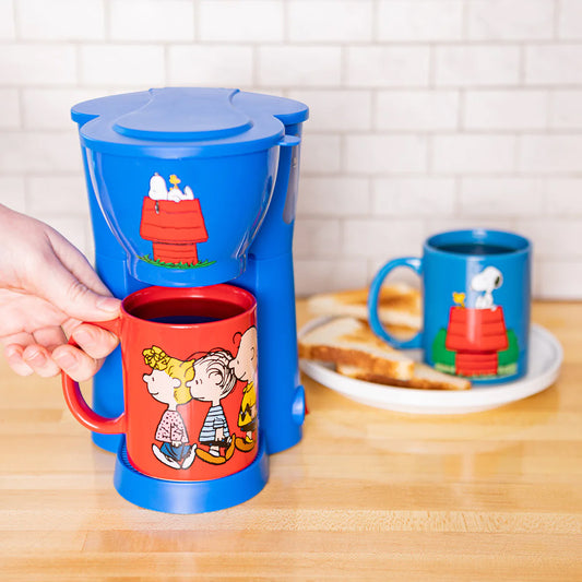Peanuts Single Cup Coffee Maker Gift Set with 2 Mugs-3