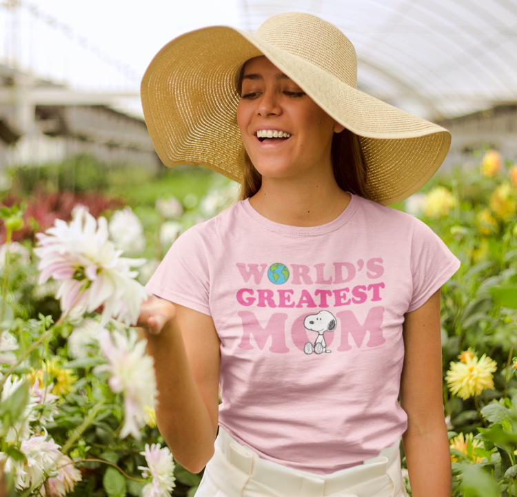 <p>A TREAT FOR MOM</p>