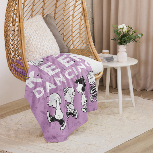 Peanuts Just Keep Dancing Sherpa Blanket-10