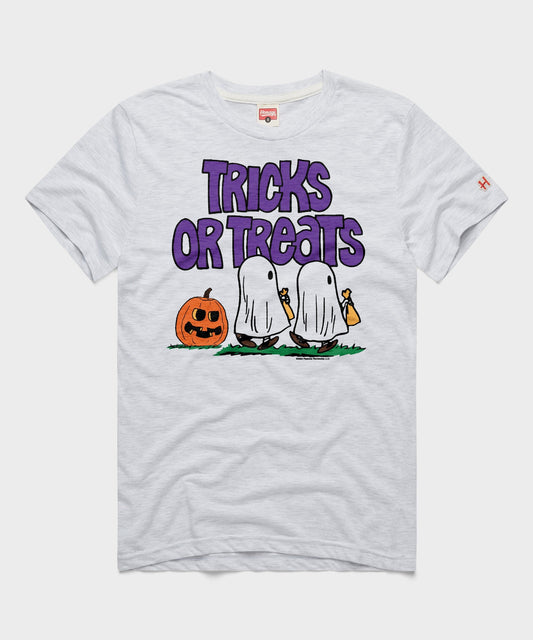 Ash crewneck t-shirt featuring Charlie Brown and the Peanuts gang in a Halloween graphic on the front-0