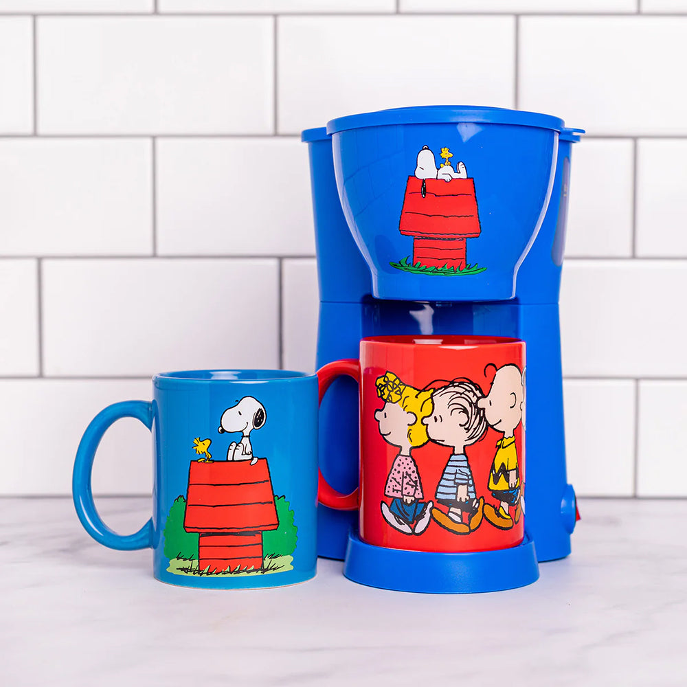 Peanuts Single Cup Coffee Maker Gift Set with 2 Mugs