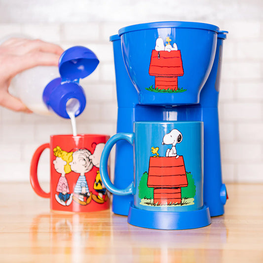 Peanuts Single Cup Coffee Maker Gift Set with 2 Mugs-5