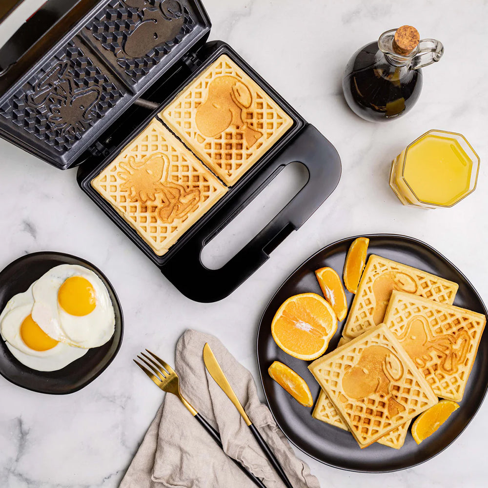 Peanuts Snoopy & Woodstock Square Waffle Maker – The Peanuts Store