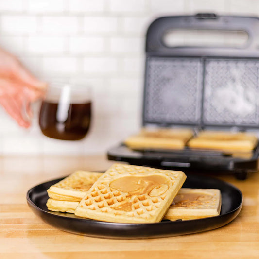 Peanuts Snoopy and Woodstock Square Waffle Maker-4